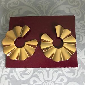 Avon Wavy Gold Tone Pierced Earrings